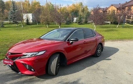 Toyota Camry, 2021 год, 3 550 000 рублей, 5 фотография