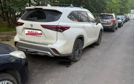 Toyota Highlander, 2021 год, 6 300 000 рублей, 5 фотография