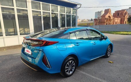 Toyota Prius IV XW50, 2019 год, 2 850 000 рублей, 4 фотография