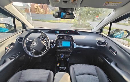 Toyota Prius IV XW50, 2019 год, 2 850 000 рублей, 7 фотография