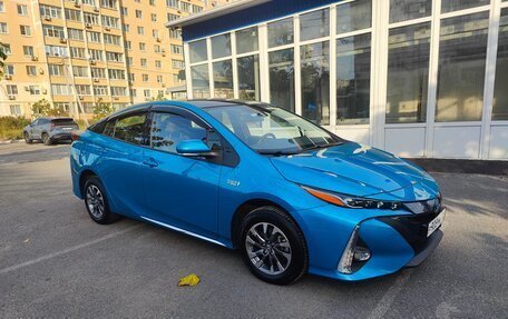Toyota Prius IV XW50, 2019 год, 2 850 000 рублей, 3 фотография