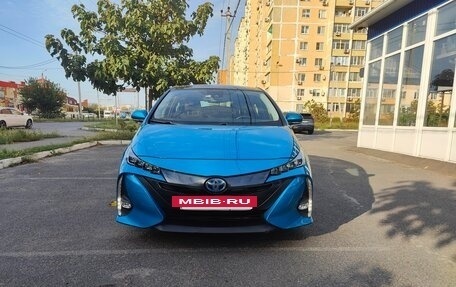 Toyota Prius IV XW50, 2019 год, 2 850 000 рублей, 2 фотография
