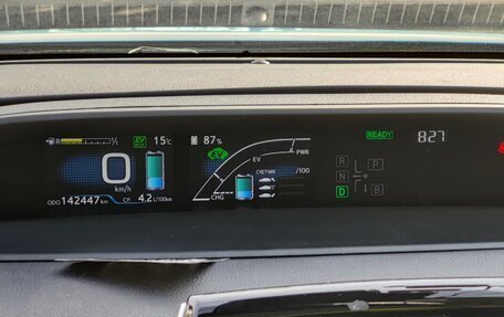 Toyota Prius IV XW50, 2019 год, 2 850 000 рублей, 16 фотография