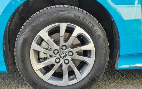 Toyota Prius IV XW50, 2019 год, 2 850 000 рублей, 13 фотография