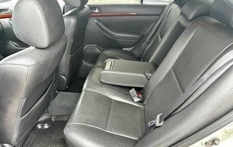 Toyota Avensis III рестайлинг, 2003 год, 780 000 рублей, 25 фотография