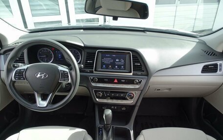 Hyundai Sonata VII, 2019 год, 1 700 000 рублей, 10 фотография
