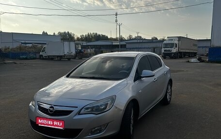 Opel Astra J, 2011 год, 550 000 рублей, 1 фотография