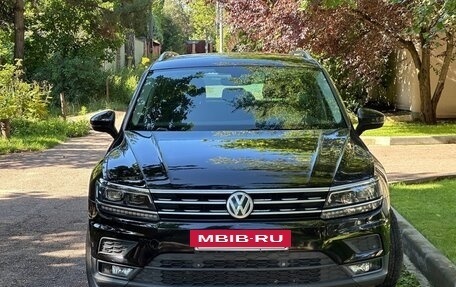 Volkswagen Tiguan II, 2018 год, 2 450 000 рублей, 2 фотография