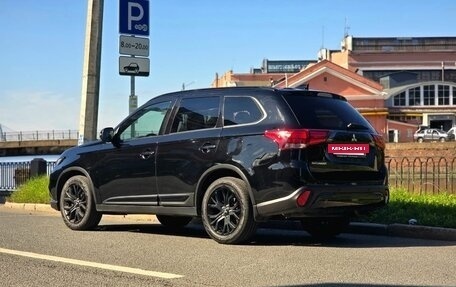 Mitsubishi Outlander III рестайлинг 3, 2020 год, 2 250 000 рублей, 4 фотография