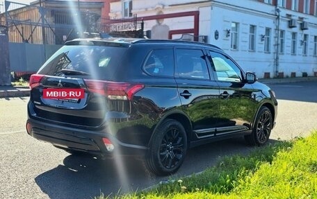 Mitsubishi Outlander III рестайлинг 3, 2020 год, 2 250 000 рублей, 3 фотография