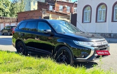 Mitsubishi Outlander III рестайлинг 3, 2020 год, 2 250 000 рублей, 2 фотография