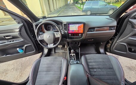 Mitsubishi Outlander III рестайлинг 3, 2020 год, 2 250 000 рублей, 12 фотография