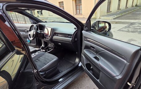 Mitsubishi Outlander III рестайлинг 3, 2020 год, 2 250 000 рублей, 16 фотография