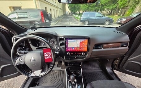 Mitsubishi Outlander III рестайлинг 3, 2020 год, 2 250 000 рублей, 11 фотография