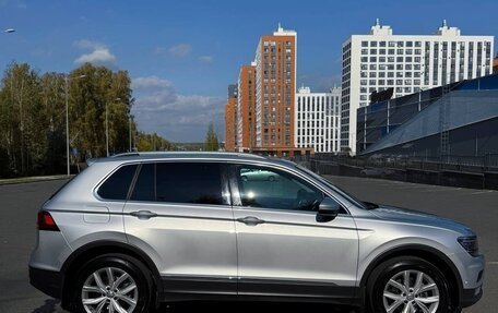 Volkswagen Tiguan II, 2018 год, 2 050 000 рублей, 3 фотография