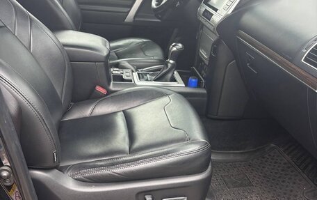 Toyota Land Cruiser Prado 150 рестайлинг 2, 2018 год, 4 100 000 рублей, 8 фотография