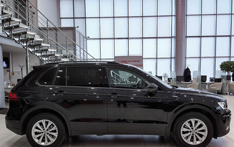 Volkswagen Tiguan II, 2019 год, 2 450 000 рублей, 4 фотография