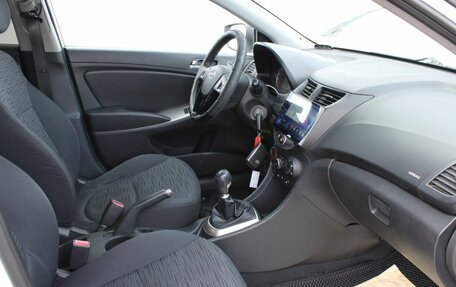 Hyundai Solaris II рестайлинг, 2015 год, 700 000 рублей, 13 фотография