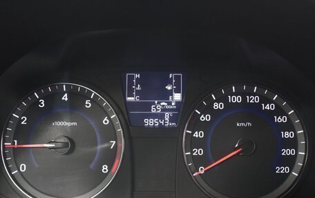 Hyundai Solaris II рестайлинг, 2015 год, 700 000 рублей, 12 фотография