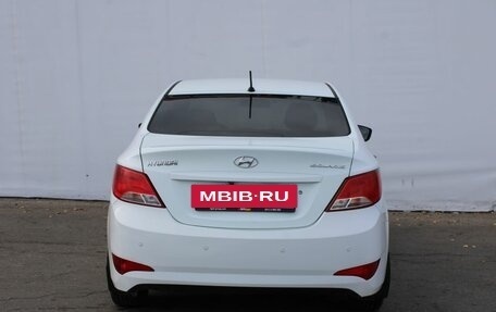 Hyundai Solaris II рестайлинг, 2015 год, 700 000 рублей, 7 фотография