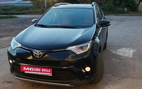 Toyota RAV4, 2017 год, 2 400 000 рублей, 2 фотография