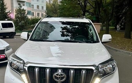 Toyota Land Cruiser Prado 150 рестайлинг 2, 2015 год, 4 100 000 рублей, 1 фотография