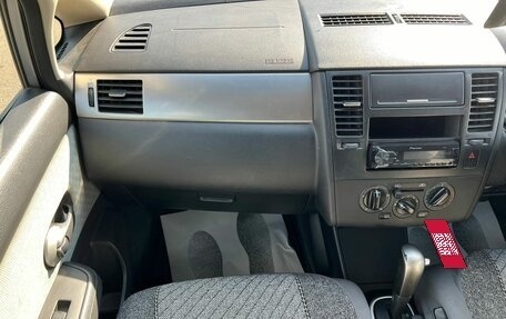 Nissan Tiida, 2005 год, 609 000 рублей, 17 фотография