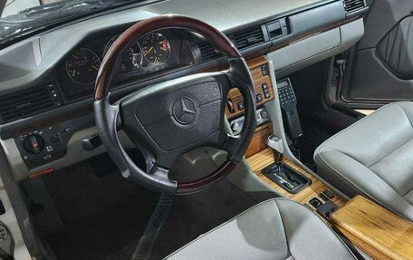 Mercedes-Benz E-Класс, 1992 год, 1 300 000 рублей, 3 фотография