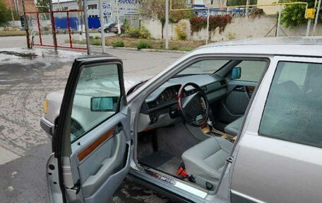 Mercedes-Benz E-Класс, 1992 год, 1 300 000 рублей, 4 фотография