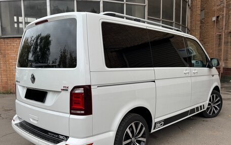 Volkswagen Multivan T6 рестайлинг, 2016 год, 3 350 000 рублей, 2 фотография