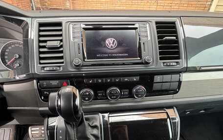 Volkswagen Multivan T6 рестайлинг, 2016 год, 3 350 000 рублей, 8 фотография