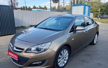 Opel Astra J, 2013 год, 690 000 рублей, 1 фотография