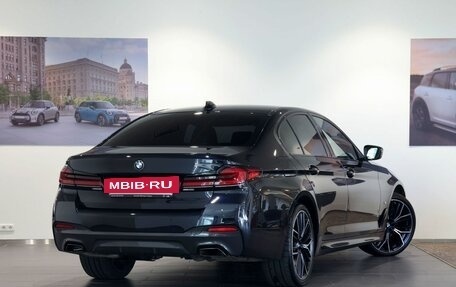 BMW 5 серия, 2021 год, 5 890 000 рублей, 5 фотография