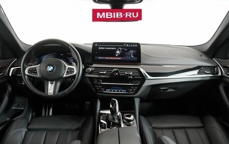 BMW 5 серия, 2021 год, 5 890 000 рублей, 15 фотография