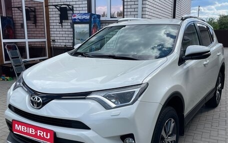 Toyota RAV4, 2017 год, 3 330 000 рублей, 1 фотография
