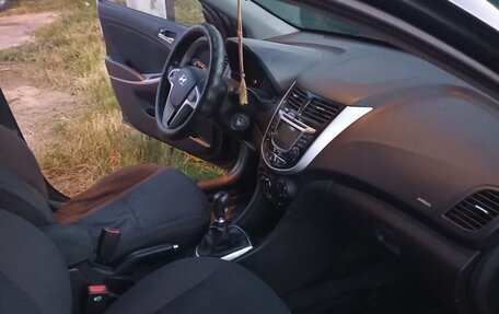 Hyundai Solaris II рестайлинг, 2012 год, 550 000 рублей, 7 фотография