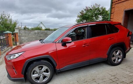 Toyota RAV4, 2021 год, 3 100 000 рублей, 2 фотография