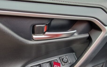 Toyota RAV4, 2021 год, 3 100 000 рублей, 10 фотография