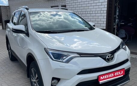 Toyota RAV4, 2017 год, 3 330 000 рублей, 2 фотография