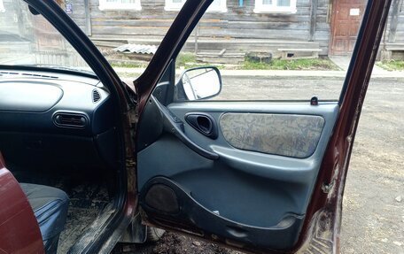 Chevrolet Niva I рестайлинг, 2004 год, 180 000 рублей, 8 фотография