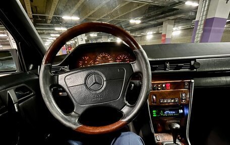Mercedes-Benz E-Класс, 1994 год, 2 200 000 рублей, 9 фотография