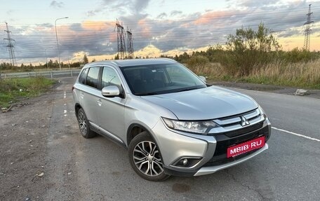 Mitsubishi Outlander III рестайлинг 3, 2018 год, 1 800 000 рублей, 2 фотография