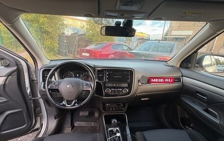 Mitsubishi Outlander III рестайлинг 3, 2018 год, 1 800 000 рублей, 6 фотография