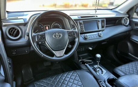 Toyota RAV4, 2018 год, 2 760 000 рублей, 7 фотография