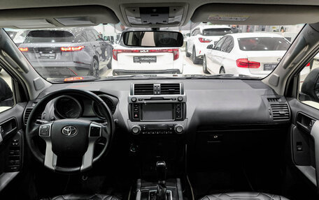 Toyota Land Cruiser Prado 150 рестайлинг 2, 2014 год, 2 950 000 рублей, 17 фотография