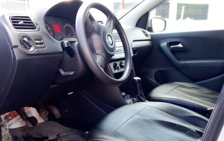 Volkswagen Polo VI (EU Market), 2011 год, 700 000 рублей, 3 фотография
