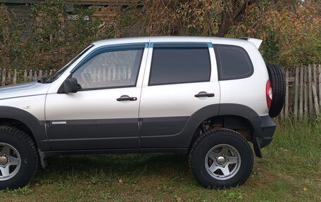 Chevrolet Niva I рестайлинг, 2011 год, 500 000 рублей, 3 фотография