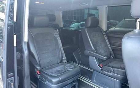 Volkswagen Multivan T6 рестайлинг, 2016 год, 4 420 000 рублей, 5 фотография