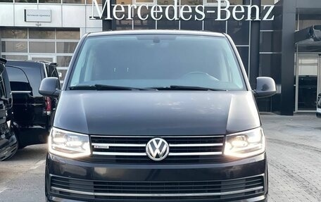 Volkswagen Multivan T6 рестайлинг, 2016 год, 4 420 000 рублей, 2 фотография