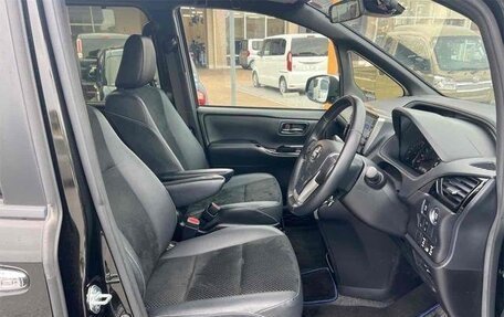 Toyota Voxy III, 2021 год, 2 300 000 рублей, 12 фотография
